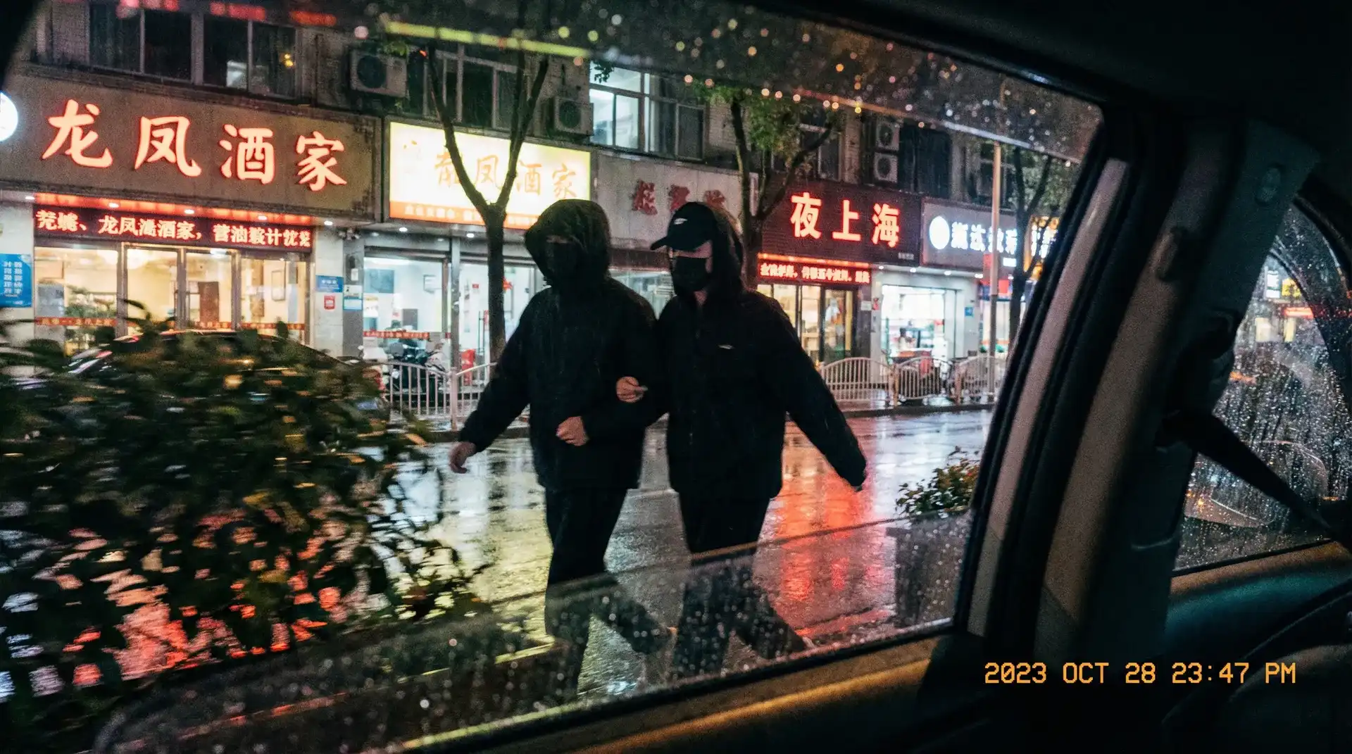 莱茵体育官网 - 顶流明星深夜密会现场抓拍照片